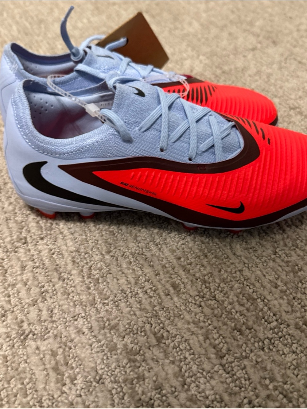 New Kids’ Nike Jr Phantom Pro Soccer Cleats. Size 4.5